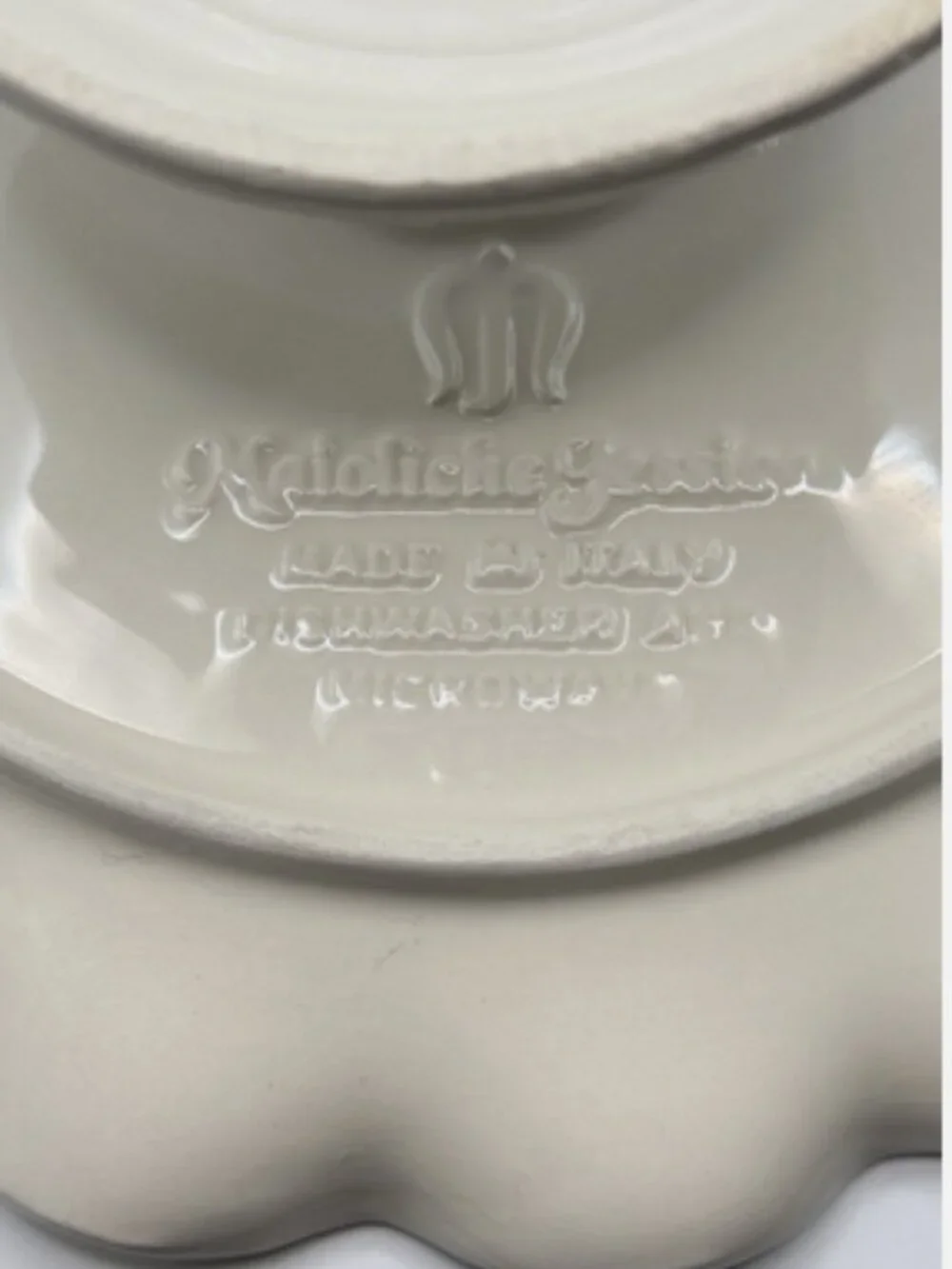 Majoliche Jessica Italian Cake Stand White Scalloped Pedestal 11.5